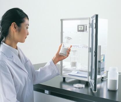 自动防潮箱(附有英文校准证书)オートドライデシケーター英語版校正証明書付—
    
